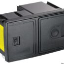 Montaggio ad incasso a parete. Potenza aspirante 2500 mm (colonna H2O). Completo di tubo d'aspirazione da 12 m, spazzole e bocchetta d'aspirazione.Triplo filtro efficiente ed ipoallergico.