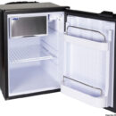 Provvisti di controllo elettronico che spegne il frigo quando la tensione scende sotto 10,4 V e riparte quando risale a 11,7 V (valori regolabili rispettivamente fino a 9,6 e 10,9 V).Velocità di rotazione 2000-2500-3000 RPM regolata secondo il volume da raffreddare. Ventilazione forzata.Consumo energetico 280 W/24h.