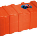 Completi di gruppo centralizzato comprendente tappo, sfiato, carico, predisposizione per livello carburante (si possono usare livelli meccanici 52.037.00 oppure elettrici simili al nostro 27.160.00 o altri, oppure anche galleggianti assiali tipo 27160/150/161/151 con flangia universale a 5 fori.