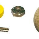 In bronzo poroso per serbatoi carburante, indispensabile per scaricare l’elettricità statica che può dar luogo, in caso di rifornimento, a scintillii da cui l’esplosione del carburante.