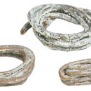 In fibre lunghe di cotone misto canapa e teflon a sezione quadrata per tenuta stagna degli astucci assi elica. Si ricorda che per un corretto funzionamento, la baderna deve essere montata in brevi spezzoni che formano ciascuno un solo anello.