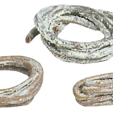 In fibre lunghe di cotone misto canapa e teflon a sezione quadrata per tenuta stagna degli astucci assi elica. Si ricorda che per un corretto funzionamento, la baderna deve essere montata in brevi spezzoni che formano ciascuno un solo anello.