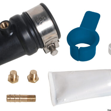 Garantisce un isolamento di lunga durata dalle infiltrazioni d’acqua, con bassa manutenzione se correttamente trattato.É realizzato in una speciale gomma resistente all’acqua salata ed al grasso lubrificante.Il prodotto è fornito completo di fascetta di serraggio in acciaio inox AISI 316 e di speciale lubrificante per linea d’asse.Il premistoppa lavora di regola sotto la linea di galleggiamento e viene lubrificato e raffreddato dall’acqua. Nel caso lavori sopra la linea di galleggiamento o al limite, è indispensabile il raffreddamento con una sorgente esterna di acqua. Versione A: con portagomma in ottone per lubrificazione esterna ad acqua (se non utilizzato è fornito tappo di chiusura in ottone) + foro con tappo in ottone per ingrassaggio.Versione B: priva di portagomma e foro di ingrassaggio. Il kit comprende: premistoppa + tubetto lubrificante specifico + istruzioni.