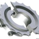 Il sistema a morsetto permette di installare il tagliacime senza smontare l'elica.