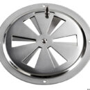 In acciaio inox lucidato, con chiusura a rotazione.