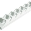 In ABS cromato. Ha un profilo estremamente basso ed aerodinamico.