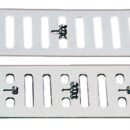 In acciaio inox lucidato.