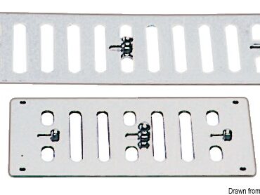 In acciaio inox lucidato.