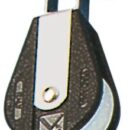 Carcassa in nylon nero più rinforzi in acciaio inox.