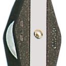 Carcassa in nylon nero più rinforzi in acciaio inox.