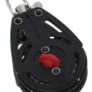 Con sfere in acciaio inox + cricco. Puleggia Ø 57 mm, scotta max Ø 10 mm, carico di rottura 900 kg, carico di lavoro 205 kg.