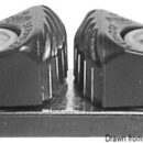 Completo di viti, confezionato in sacchetti trasparenti con cartoncino espositivo.