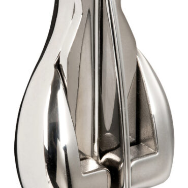 Grandino pieghevole ideale per alberi di alluminio.- Guarnizione anticorrosione in EPDM;- sistema antivibrazione con grano regolabile in nylon;- ampio gradino con grip antiscivolo;- realizzato in acciaio inox 316 lucidato a specchio.Montaggio con viti M6.