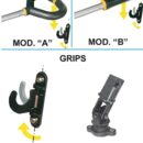 Regolabile nella sua lunghezza in modo semplice e preciso. Racchiude in sè due importanti funzioni: 1) é uno stick robusto ed estensibile con precisione; 2) é un autopilota manuale; esercita la stessa funzione del volantino di bloccaggio delle timonerie a ruota. Una volta bloccato nella sua sede tiene nella posizione desiderata la barra del timone, può essere facilmente regolato ruotando il manico e facendolo scorrere fino alla nuova posizione desiderata; lasciando poi il manico, “Friend” si bloccherà in quella posizione. Per tornare a governare con lo stick tradizionale é facile ed intuitivo: é sufficiente alzarlo dal suo alloggiamento per sganciarlo. Utile in navigazione, per abbandonare la barra in qualsiasi momento, in porto o alla fonda per tenere bloccata la barra del timone.