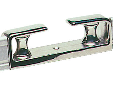 In acciaio inox AISI 316 lucidato a specchio.