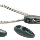 Serve per bloccare la corda elastica da 4/5/6 mm a varie lunghezze. E’ utilizzabile come serravele o altro. Funziona sul principio “Clamcleats”.