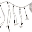 Con cavigliotti in nylon e ganci terminali in acciaio inox.