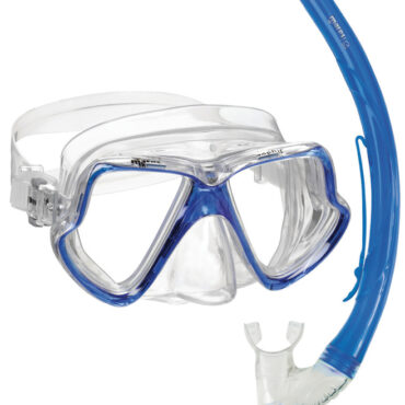Set composto da maschera e boccaglio in PVC, adatto a chi si avvicina alla pratica subacquea.Disponibile per adulti e bambini. Snorkel autosvuotante: l'acqua viene espulsa sia dalla parte alta del tubo che dalla valvola non ritorno posta vicino al boccaglio. Questo sistema facilita e migliora lo svuotamento dell'areatore. Fibbie EZ adjust: Una sistema di fibbie che permette una regolazione facile e veloce della maschera. Maschera:- facciale in siliter- fibbie a regolazione facile sul facciale- costruzione durevole- ampio angolo di visuale Snorkel:- struttura ergonomica curva- reggi-snorkel integrato- boccaglio in siliter