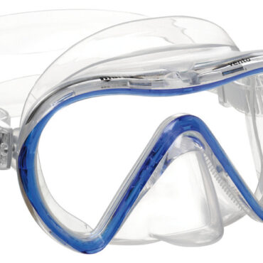 Maschera con corpo in silicone, che consente un’ottima adattabilità al viso, e di lenti in vetro temperato, è idonea alla pratica subacquea. Disponibile per adulti e bambini.Ampio campo visivo: Questa maschera offre un'ampia visone perifericaFibbie EZ Adjust: Un sistema di fibbie che permette una regolazione facile e veloce della maschera. Maschera:- facciale in siliter- fibbie a regolazione facile sul facciale- ampio angolo di visuale Snorkel:- struttura curva, ergonomica- reggi snorkel integrato- valvola di scarico- boccaglio in siliter