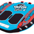 Versione ultra sportiva per uno o due passeggeri; rinforzo centrale in neoprene e 4 maniglie per supportare ogni tipo di evoluzione.Fabbricato in PVC elettrosaldato + nylon cordura + protezione in neoprene.Provvisto di speciale valvola per gonfiaggio/sgonfiaggio rapido.