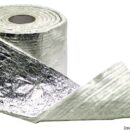 Fonoassorbente e termoisolante, con tessuto di fibra di vetro alluminizzato sul lato esterno. Si usa come rivestimento anti-calore su tubi di scarico, scambiatori di calore ed ogni tubazione che abbia necessità di essere isolata. Prezzo per singolo rotolo.
