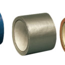 Ripara: teli sedia, teli scafi, cerate, stivali. Può essere usato come nastro isolante negli impianti elettrici. Viene utilizzato come riparazioni di emergenza su scafi in fiberglass, tavole a vela, canotti e canoe. Adatto come protezione anti-usura su parti in attrito ed eventualmente ripara anche le vele.