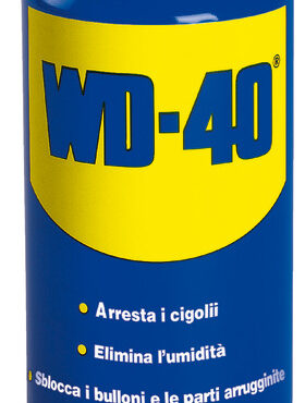 Prodotto multifunzione che protegge il metallo da ruggine e corrosione, penetra e lubrifica nelle parti bloccate, elimina e protegge dall’umidità qualsiasi superficie. Rimuove persino macchie di grasso, catrame e colla da qualunque superficie non porosa.