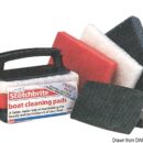 Sistema composto da maniglia e tampone, indicato per eliminare ruggine, incrostazioni e vernici da superfici in metallo, per levigare superfici ruvide. Indicato per pulire ancore, eliche, carene.