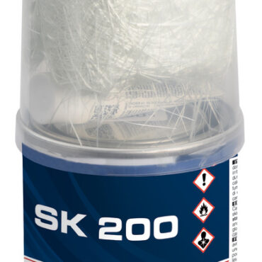 Composta da: resina poliestere, catalizzatore, tessuto in fibra di vetro cm 120x20, bicchierino miscelatore.