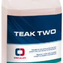 Rigenera il colore delle superfici in teak. Speciale prodotto che, passato sul legno dopo il Teak One, ridona allo stesso il colore naturale. ATTENZIONE: non é un colorante, ma un agente chimico che restituisce al legno il proprio colore. Deve essere usato in combinazione con Teak One, in quanto interagisce con questo. Per un corretto utilizzo, abbinare con Teak One e Teak Three.