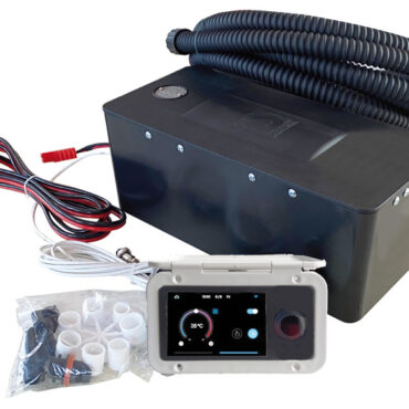 Si compone di un’unità pompante da collocare in un comparto/vano protetto e da un pannello di controllo che può essere posizionato in un altro punto a scelta della vostra imbarcazione (garage tender, plancetta di poppa, deck imbarcazione).Tubo e cavi di collegamento tra pompa e pannello sono inclusi e di lunghezza di 5 m.Dal pannello di controllo, su cui è presente la bocca di gonfiaggio, sarà possibile selezionare la funzione desiderata (gonfia / sgonfia) e la pressione desiderata.Sarà sufficiente collegare il tubo di gonfiaggio al pannello di controllo e l’altra estremità al gonfiabile e selezione il pulsante ON per avviare l’unità pompante.La pompa remotizzata riduce drasticamente il rumore durante la fase di gonfiaggio.Pompa ad altissime prestazione che permette sia un gonfiaggio molto rapido che ad altissima pressione.Adatto a tender, Rib, Sup etc.