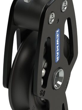 Una gamma di bozzelli dalle elevate prestazioni in termini di carico e scorrevolezza, che ha ottenuto numerosi riconoscimenti in fase di presentazione. Le guance in alluminio assicurano una distribuzione dei carichi ottimale tra puleggia e attacco, guidano perfettamente la cima quando il carico non è in asse ed anche quando la cima lavora con angoli non corretti. Rispetto ai prodotti sul mercato, a parità di diametro, hanno una resistenza al carico molto superiore. La puleggia scorre su boccola e sfere in Torlon.