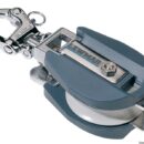 Pastecche apribili dotate di scudi in gomma sintetica morbida per proteggere la coperta e di moschettone a sgancio rapido Synchro. Sono state studiate per l’uso generico con spinnaker e per resistere a condizioni estreme.