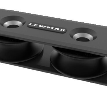 Puleggia da 40 mm; per cime di Ø max 10 mm. Struttura in alluminio anodizzato, pulegge in Acetal su boccole in acciaio. Versione soprapponibile.