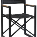 Con finitura di alta classe e in tessuto tecnico Batyline®, è disponibile in puro teak o in alluminio con braccioli in teak.Si piega molto facilmente per essere riposta ovunque a bordo.