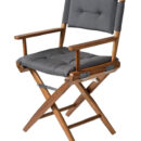 Con lavorazione accuratissima e ferramenta in acciaio inox.