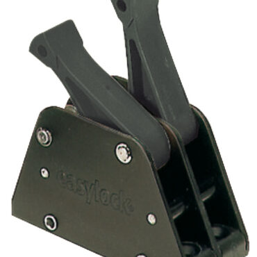 Dispositivo brevettato che permette sia di "cazzare” che di "lascare” la scotta sotto sforzo. Carcassa in alluminio anodizzato, cammes ed assi in acciaio inox, leve e rulli di scorrimento in delrin.